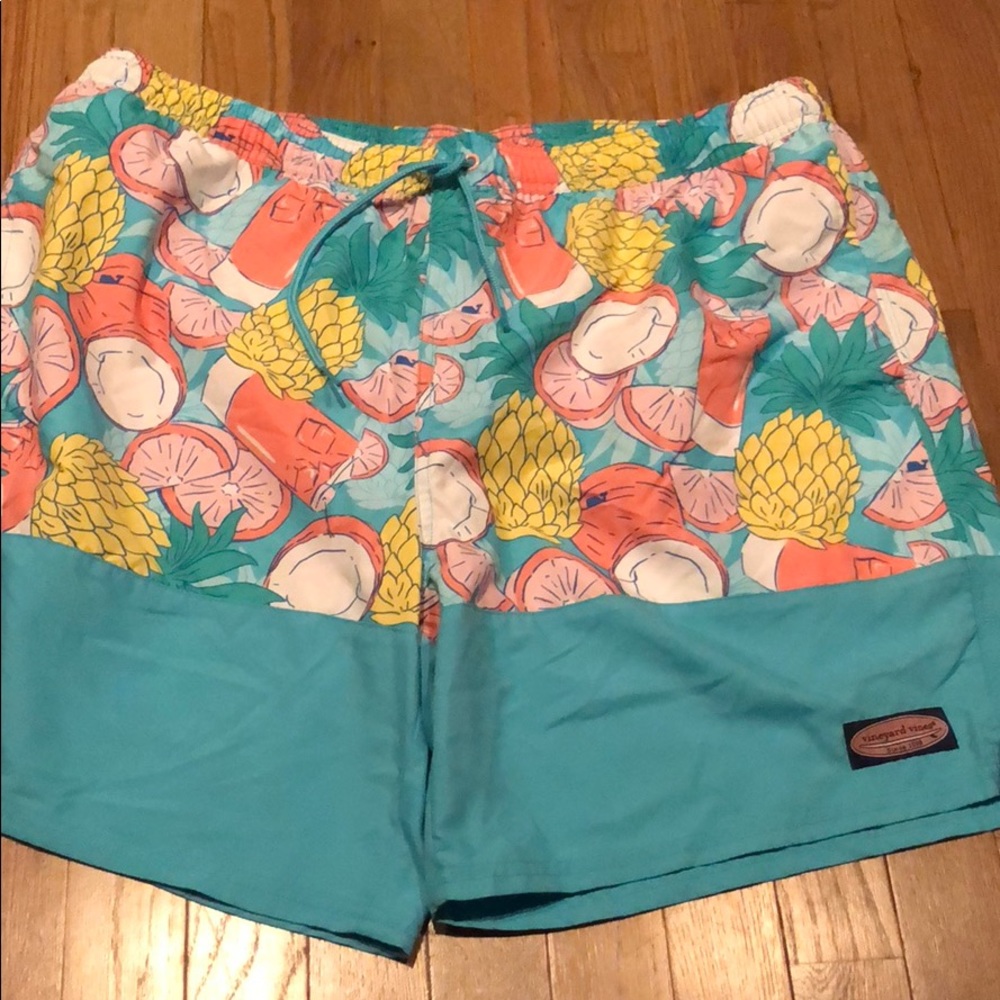 Men’s vineyard vines swim trunks